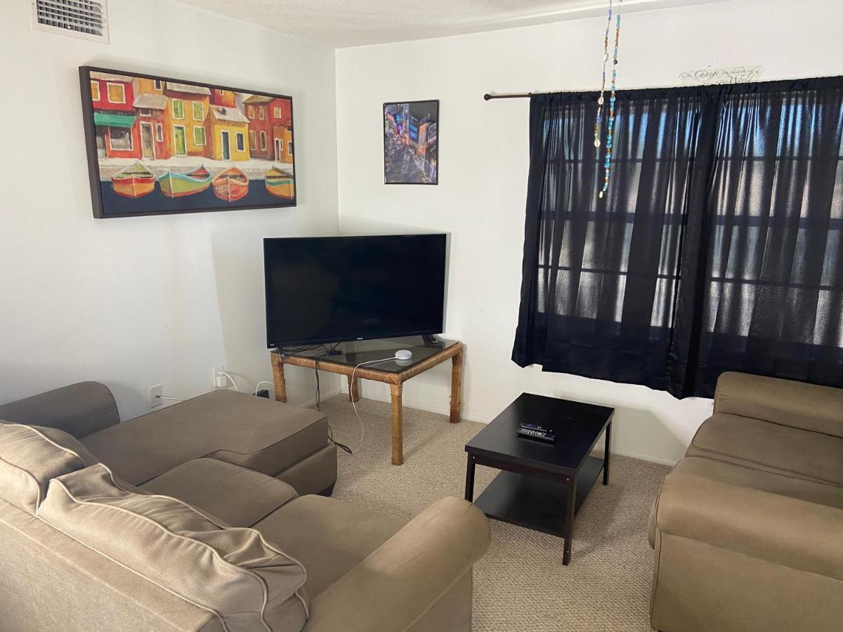 Private Room In A 2 Bedroom 1 Bathroom Shared With Host, On The Beach, Surrounded By Resorts, Only 2 People Max St. Pete Beach Eksteriør bilde
