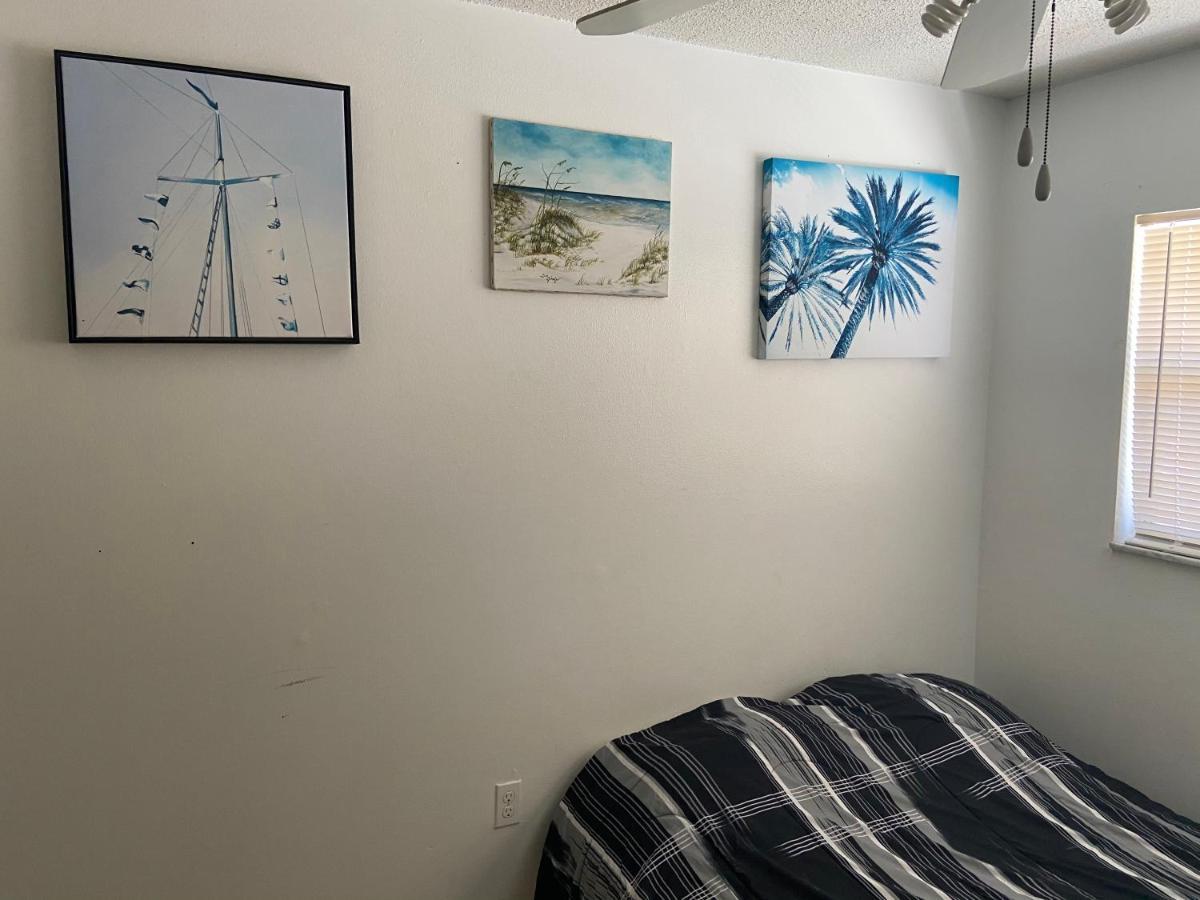 Private Room In A 2 Bedroom 1 Bathroom Shared With Host, On The Beach, Surrounded By Resorts, Only 2 People Max St. Pete Beach Eksteriør bilde