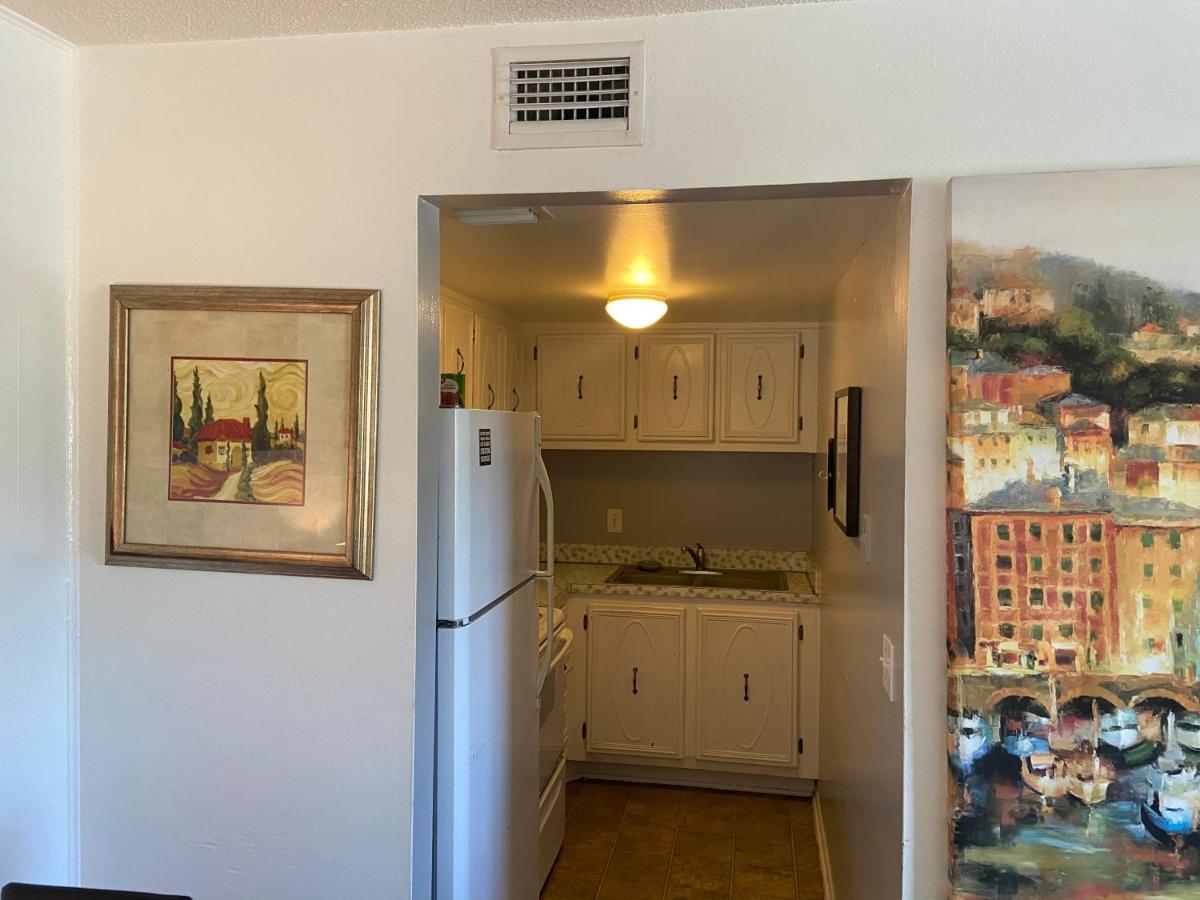 Private Room In A 2 Bedroom 1 Bathroom Shared With Host, On The Beach, Surrounded By Resorts, Only 2 People Max St. Pete Beach Eksteriør bilde